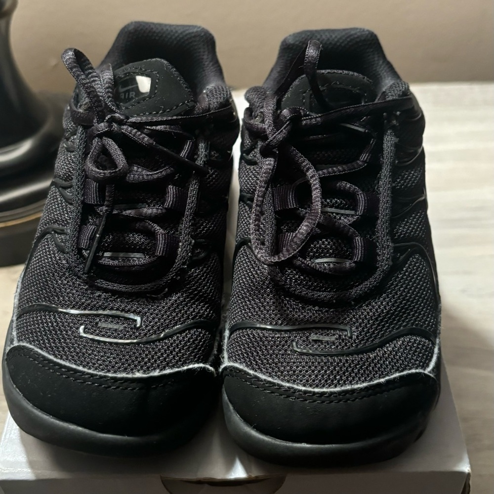 Nike air max plus black size 9c Toddler boys